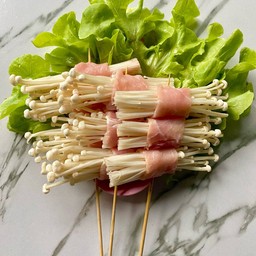 สามชั้นพันเห็ดเข็มทอง.