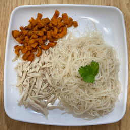 Noodles Mixed With Shredded Chicken