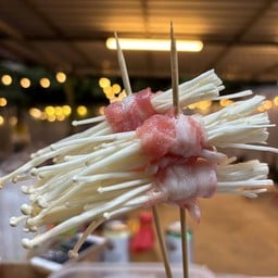 หมูพันเห็ดเข็มทอง