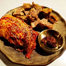 수육 (삼겹살) 'SUYUK' boiled pork belly slices