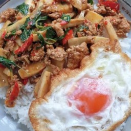 กะเพราหมูสับหน่อไม้ดอง