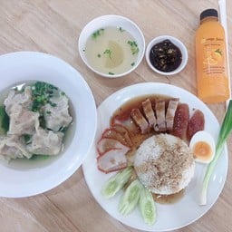 [เซตสุดฮิต - D ]  ข้าวหมูแดงหมูกรอบ+เกี๊ยวกุ้งน้ำใส+น้ำส้มคั้น