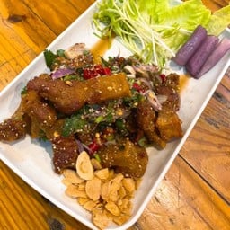 ลาบหมูสามชั้นทอด