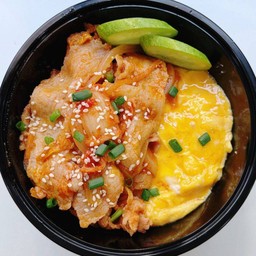 ข้าวราดหน้าหมูผัดกิมจิไข่ข้น
