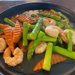 หน่อไม้ฝรั่งผัดกุ้ง