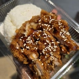 ข้าวไก่กรอบราดซอยการ์ลิค(ซอสกระเทียม)