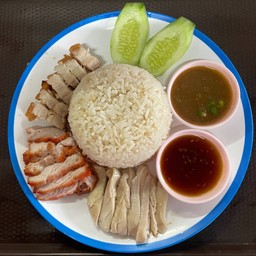 ข้าวมันรวม(หมูกรอบ หมูแดง ไก่)