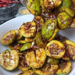 ยำม่วงเบาน้ำปลาร้า (หากไม่มีม่วงเบาจะโทรแจ้งนะคะ)