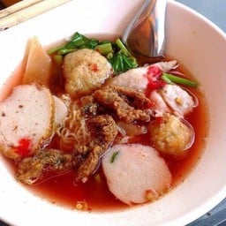 ก๋วยเตี๋ยว ผัดไทหอยทอด Byยายเยาว์เจ้าเก่าหลังสวน