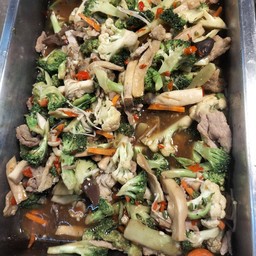 ข้าวราดบล็อคโคลี่หมูกรอบ