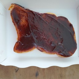 ฝนขนมปังปิ้งและลูกชิ้นทอด