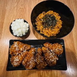 ไก่ทอด 5 ชิ้น+รามยอง 1+ไซเท้าดอง 1