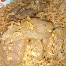 ผัดมาม่าหมู