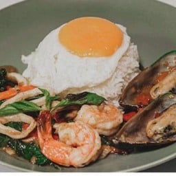 (เนื้อ)ข้าวผัดขี้เมาไข่ดาว