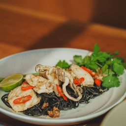 สปาเก็ตตี้หมึกผัดกะปิ