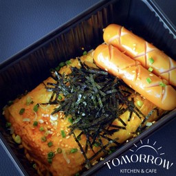 มาม่าห่อไข่ + ไส้กรอก