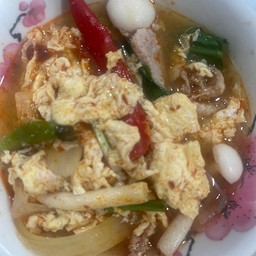 ต้มยำไข่ใส่หมูสับหรือหมูชิ้นระบุได้เลยค่ะอร่อยมาก