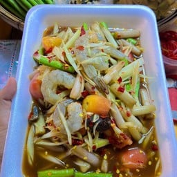 ตำกุ้งสดไหลบัว