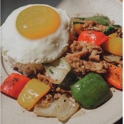 (ทะเล)ข้าวผัดพริกไทยดำไข่ดาว