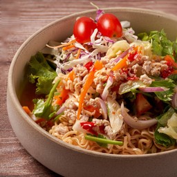 ยำมาม่าหมูสับ (ใหญ่)