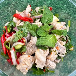 บ้านหมูกรอบ Crispy Pork House
