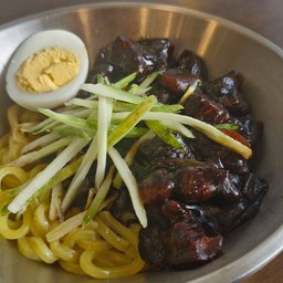 짜장면 (jjajangmyeon-จาจังมย็อน)