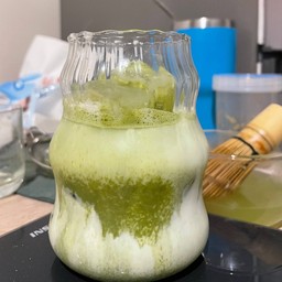 มัจฉะลาเต้ นมอัลมอนด์เกรดพิธีชงชา โทนถั่ว