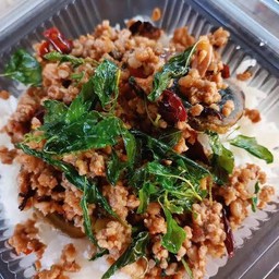 กระเพราไข่เยียวม้าราดข้าว (รบกวนลูกค้าเลือกเนื้อสัตว์จ้า)