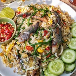 ข้าวผัดปลาทูใสชะอม