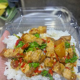 กะเพราหมูกรอบ