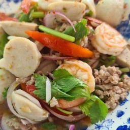 น้อยหน่ายำแซ่บ+ลูกชิ้นปิ้ง