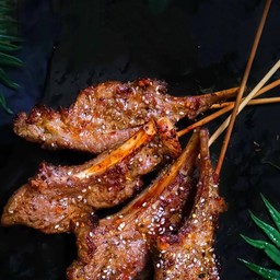 ซี่โครงแกะย่าง 1 ชิ้น -烤羊排  1 块