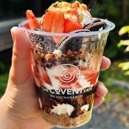 Strawberry Cup (เลือกเจลาโต้ได้ 2 รสชาติ)