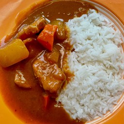 ข้าวแกงกะหรี่เนื้อน่องลาย