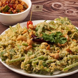 ยำผักบุ้งกรอบ