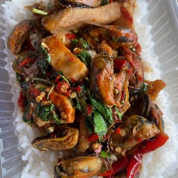 กะเพราหอย+ปลาราดข้าว