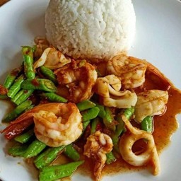 ข้าวผัดพริกแกงทะเล