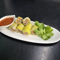 แมวขายสุกี้โรล สลัดโรล - ซอยเทพกุญชร36
