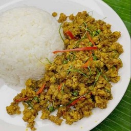 คั่วกลิ่งหมูสับราดข้าว