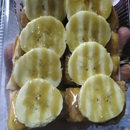 ปังปิ้งเนย กล้วยหอมสด ราดซอสคาราเมล
