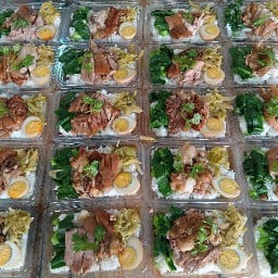 ซันข้าวขาหมูขั้นเทพ - ทางเข้าตลาดบ่อนไก่