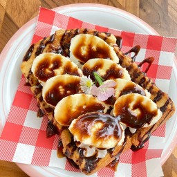 ขนมปังกล้วยหอม+ช็อกโกแลต+วิปครีม