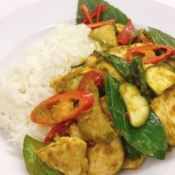 เขียวหวานไก่ผัดแห้งราดข้าว