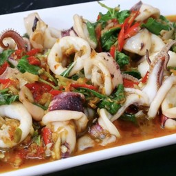 กะเพราปลาหมึก  (กับข้าว)