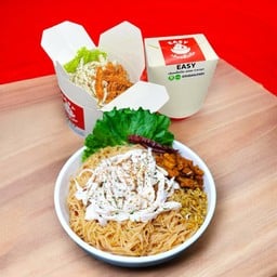 [อร่อยซ่ากับโค้ก] หมี่ไก่ฉีก สูตรแซ่บ (แถมน้ำพริกแคปหมู) +  โค้ก ออริจินัล (กระป๋อง)