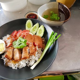 ข้าวหมูแดงหมูกรอบ