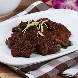 ผัดตับหมูกับคะน้าฮ่องกง