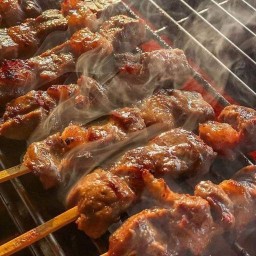 แม่ตุ่นหมูปิ้งโบราณ