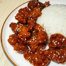 ข้าวไก่ทอด ซอสสไปซ์ซี่