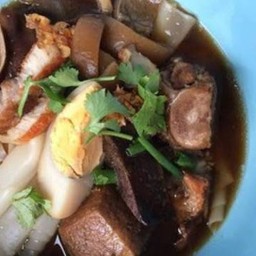 ก๋วยเตี๋ยวเรือภัธฒา สะโคล่ แยกไทยแอร์โร่